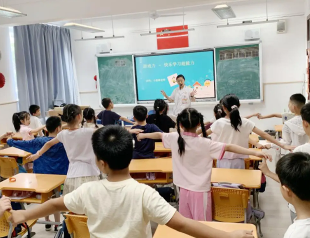 多元化的投入机制丰富课间15分钟的